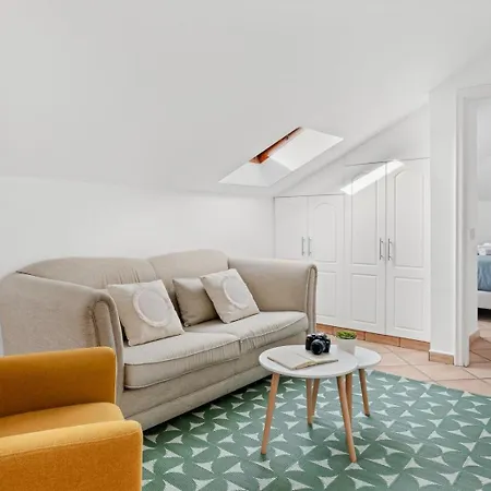 Apartment Obsidian Canarysol